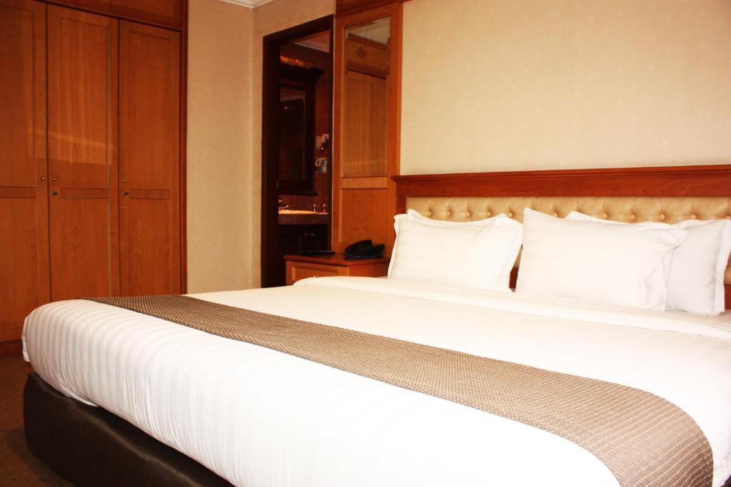 Travellers Suites Apartamentos con servicio Medan Habitación foto