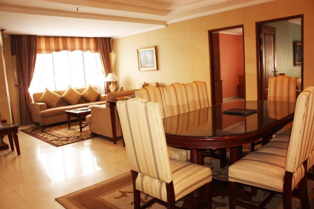 Travellers Suites Apartamentos con servicio Medan Exterior foto