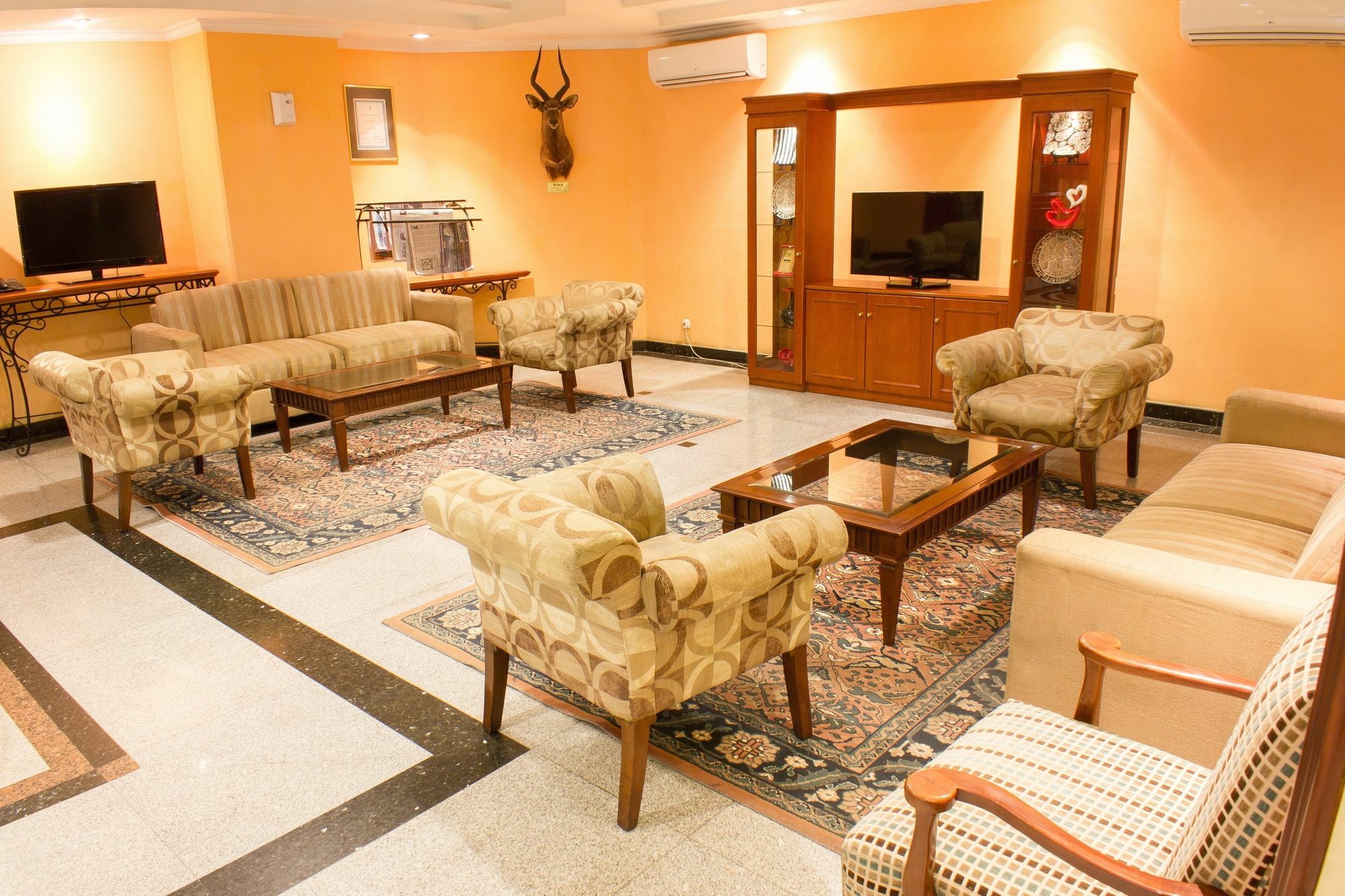 Travellers Suites Apartamentos con servicio Medan Exterior foto